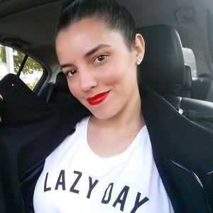 Meet your Posher, Isaura